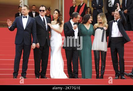 (Froml) der US-Schauspieler Brad Pitt, der US-Schauspieler Leonardo DiCaprio, der US-Filmregisseur Quentin Tarantino und die australische Schauspielerin Margot Robbie nahmen an der Once Upon a Time in Hollywood Premiere Teil, die während der Filmfestspiele von Cannes 72. in Cannes, Frankreich, stattfand. Stockfoto