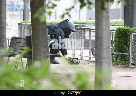 13 Menschen verletzt, als ein Beutel explodierte Stockfoto
