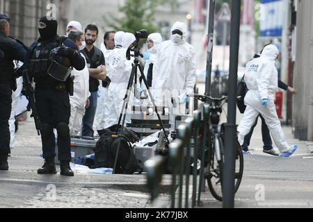 13 Blesses 13 personnes dont une petite fille de 8 ans auraient été blessées dans cette Explosion survenue vers 17h30, ce vendredi 24 Mai. Le secteur est bouclé. Lyon, Frankreich, 22. 2019. Mai - 13 Verletzte bei einer Explosion eines Beutels Stockfoto