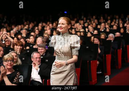 Die britische Schauspielerin Emily Beecham, nachdem sie am 25. Mai 2019 während der Abschlussfeier der Filmfestspiele von Cannes 72. in Cannes, Südfrankreich, den Preis für die beste Schauspielerin für ihre Rolle in „Little Joe“ gewonnen hatte. Stockfoto