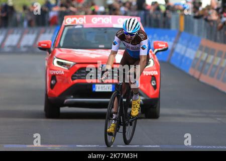 ©Pierre Teyssot/MAXPPP ; Giro d'Italia - Radtour durch Italien Etappe 19., Treviso - San Martino di Castrozza am 31/05/2019 in San Martino di Castrozza, Italien. Im Bild: Francois Bidard (Fra) ALM im Ziel © Pierre Teyssot / Maxppp Stockfoto