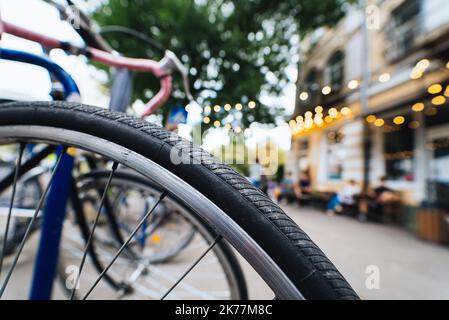 Bike Räder aus nächster Nähe auf der Straße Stockfoto