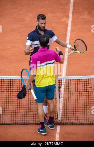 Benoit Paire (FRA) gegen Kei Nishikori (JAP) auf dem Platz Suzanne Lenglen am 1/8. des French Open Tennisturniers bei Roland Garros in Paris, Frankreich, 3.. Juni 2019. Stockfoto