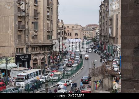 ©Chloe Sharrock / Le Pictorium/MAXPPP - Chloe Sharrock / Le Pictorium - 05/04/2019 - Egypte / Le Caire - Vue sur le Centre-ville du Caire, l'une des villes les plus densement peuplee au monde et l'une des plus polluee. / 05/04/2019 - Ägypten / Kairo - Blick auf das Stadtzentrum von Kairo, einer der am dichtesten besiedelten und am stärksten verschmutzten Stadt der Welt. Stockfoto