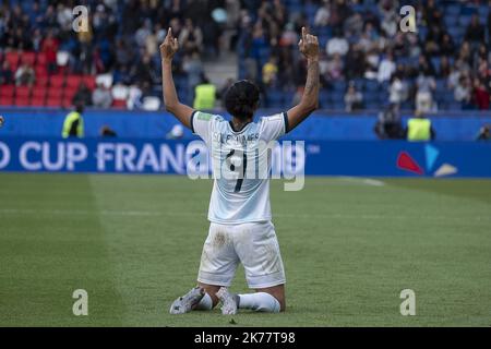 ©ERIC BALEDENT/MAXPPP - Konzert - Equipe d'Argentine féminine vs Equipe du Japon féminine - 10/06/2019 2019, Phasenfinale - (c) 2019 Baledent/MaxPPP Florencia Soledad 'Sole' Jaimes (Argentine, attaquante, Club : Olympique Lyonnais) prie après le match nul de son équipe contre le Japon 2019/06/10. Frauenfußballspiel Argentinien gegen Japan Stockfoto