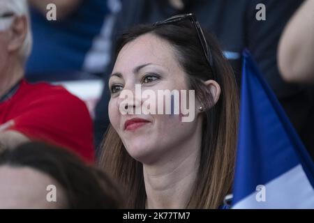 ©ERIC BALEDENT/MAXPPP - Coupe du Monde - Equipe de France féminine vs Equipe de Norvège féminine - 12/06/2019 2019, Phase Finale - (c) 2019 Baledent/MaxPPP Une supportrice française Stockfoto