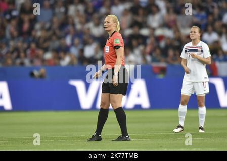 ©Frédérique GRARDO/MAXPPP - Coupe du monde - Equipe de France A Féminine vs Equipe féminine de Norvège - 12/06/2019 Phase de poule - (c) 2019 Grardo/MaxPPP BIBIANA STEINHAUS Stockfoto