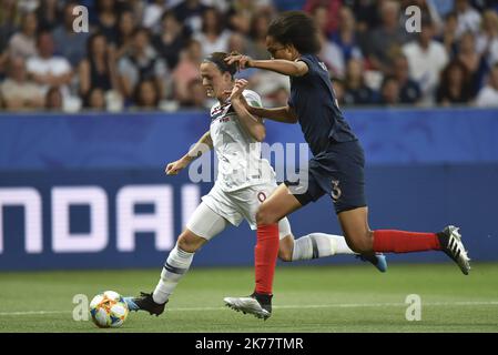 ©Frédérique GRARDO/MAXPPP - Coupe du monde - Equipe de France A Féminine vs Equipe féminine de Norvège - 12/06/2019 Phase de poule - (c) 2019 Grardo/MaxPPP ISABELHERLOVSEN WENDIE RENARD Stockfoto