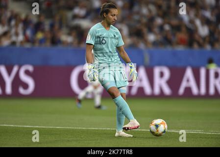 ©Frédérique GRARDO/MAXPPP - Coupe du monde - Equipe de France A Féminine vs Equipe féminine de Norvège - 12/06/2019 Phase de poule - (c) 2019 Grardo/MaxPPP SARAH BOUHADDI Stockfoto