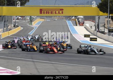 Robert Kubica (POL) Williams Racing FW42 führt George Russell (GBR) Williams Racing FW42 an. Stockfoto