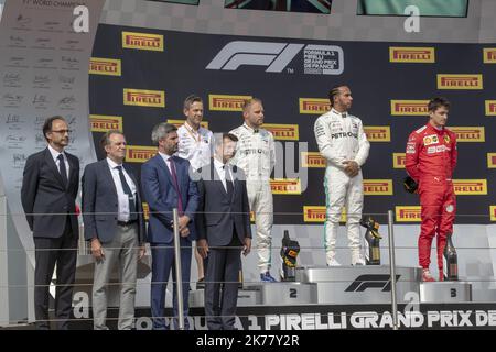 Großer Preis von Frankreich - Rennen - Circuit Paul Ricard das Podium (L bis R): Valtteri Bottas (FIN) Mercedes AMG F1, Zweiter; Lewis Hamilton (GBR) Mercedes AMG F1, Rennsieger; Charles Leclerc (MON) Ferrari, Dritter. Stockfoto