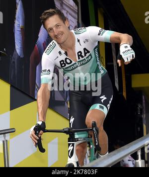 PHOTOPQR/L'EST REPUBLICAIN; SPORT - CYCLISME - TOUR DE FRANCE 2019 - TDF - AUSGABE 106EME - ETAPE 1 - ABFAHRT - BRÜSSEL - CHARLEROI - BRUSSEL. Bruxelles 6 Juillet 2019. Marcus BURGHARDT (Bora - Hansgrohe) avec son numéro de dossard 13 à l'envers. FOTO Alexandre MARCHI. Start der ersten Etappe der Radrennen der Tour de France 106. in Brüssel, Belgien, am 6. Juli 2019. Stockfoto