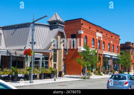 Historische Geschäftsgebäude in der Rue Principale O Street in der Innenstadt von Magog, Quebec QC, Kanada. Stockfoto