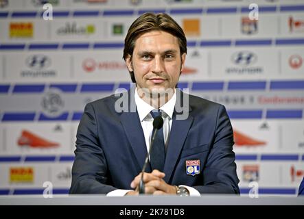 Presentation de CIPRIAN TATARUSANU le 12/07/19 -A Décines au Groupama Training Centre presentation du nouveau joueur de l'OL CIPRIAN TATARUSANU - 2019/07/12. Olympique Lyon - Transfers 19/20 : neue Spieler. Stockfoto