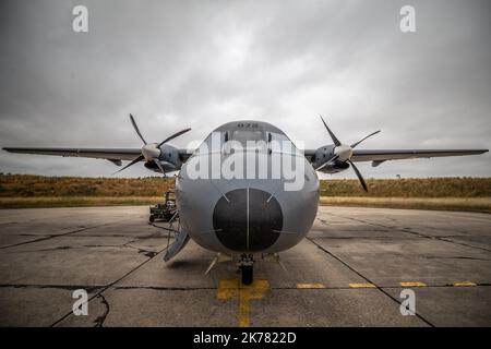 Der Airbus CN-235, CASA Nurse, der am 14. Juli an der Parade teilnimmt, wird auf dem 105. Airbase Evreux geparkt. Stockfoto