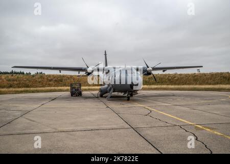 Der Airbus CN-235, CASA Nurse, der am 14. Juli an der Parade teilnimmt, wird auf dem 105. Airbase Evreux geparkt. Stockfoto