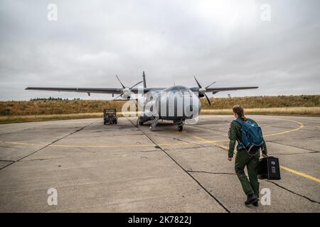 Der Airbus CN-235, CASA Nurse, der am 14. Juli an der Parade teilnimmt, wird auf dem 105. Airbase Evreux geparkt. Stockfoto