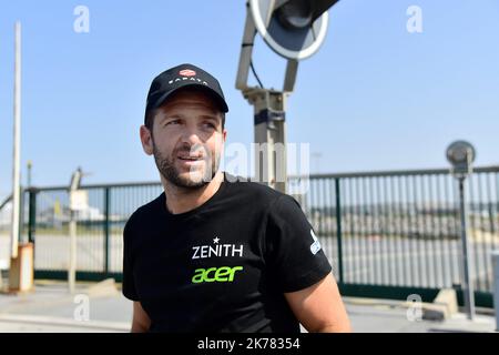 Der französische Erfinder Franky Zapata hat seinen Versuch, den Ärmelkanal auf seinem Jet-powered Hoverboard zu überqueren, gescheitert, nachdem er eine Landeplattform auf einem Boot verpasst hatte, auf dem er tanken sollte Stockfoto
