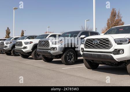 Avon - ca. Oktober 2022: Toyota Tacoma Display. Toyota bietet den Tacoma in den Modellen SR, SR5 und TRD Sport an. Stockfoto