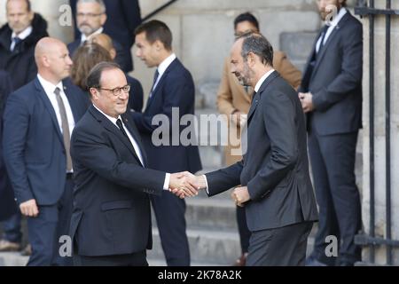 Sebastien Muylaert/MAXPPP - der ehemalige französische Präsident Francois Hollande wird vom französischen Premierminister Edouard Philippe begrüßt, als er zu einem Gottesdienst für den ehemaligen französischen Präsidenten Jacques Chirac in Eglise Saint-Sulpice in Paris, Frankreich, eintrifft. . Der ehemalige Präsident der Französischen Republik, Jacques Chirac, der im Alter von 86 Jahren starb, wird heute auf dem Friedhof Montparnasse in Paris beigesetzt. 30.09.2019 Stockfoto