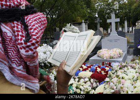 Die Franzosen versammeln sich am Dienstag, dem 1. Oktober 2019, am Grab des ehemaligen Präsidenten Jacques Chirac auf dem Friedhof von Montparnasse. Stockfoto