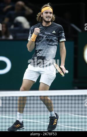 ©Sebastien Muylaert/MAXPPP - Stefanos Tsitsipas aus Griechenland reagiert beim Rolex Paris Masters Tennisturnier in seinem zweiten Spiel gegen Taylor Fritz aus den USA? In Paris, Frankreich.30.10.2019 Stockfoto