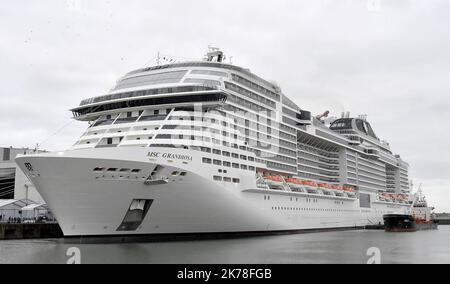 MSC Grandiosa das derzeit für MSC Cruises gebaute Kreuzschiff auf der Chantiers de l'Atlantique Werft in St. Nazaire, Frankreich, von STX France. Stockfoto