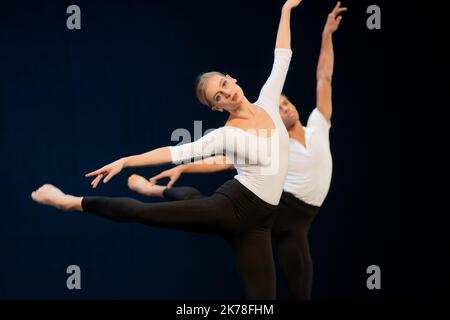 CHOREOGRAPHIE Merce Cunningham COMPANY das Royal Ballet NACHGEBILDET VON Daniel Squire MUSIK Conlon Nancarrow (Rhythm Studies for Player Piano) KOSTÜMDESIGN Merce Cunningham LICHTDESIGN Clifton Taylor d'Apres Beverly Emmons TANZ Romany Pajdak, Julia Roscoe, Joseph Sissens PLACE Theatre National de la Danse de Chaillot STADT Paris DATUM 22/10/2019 TEIL DES Centenaire de Merce Cunningham-STÜCKS WURDE AM 31. JULI 1964 IM QUEEN'S WELLS THEATER (LONDON) URAUFGEFÜHRT. Stockfoto