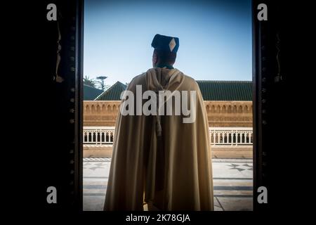 / 1/13/2019 - Marokko / Rabat - Wächter des Mausoleums Mohammed V. das königliche Grab beherbergt die Gräber von Mohammed V. und seinen Söhnen, Prinz Moulay Abdallah und König Hassan II. Rabat. Marokko. Das Mausoleum ist Teil aller Rabat-Stätten, die als Kulturgut in die UNESCO-Welterbeliste aufgenommen wurden. 13. Januar 2019. Rabat. Marokko. Stockfoto