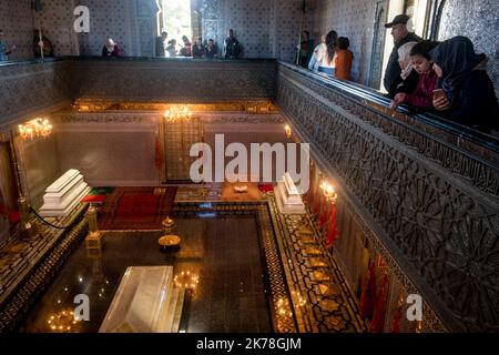 / 1/13/2019 - Marokko / Rabat - Mausoleum Mohammed IV. Das königliche Grab beherbergt die Gräber von Mohammed V. und seinen Söhnen, Prinz Moulay Abdallah und König Hassan II. Rabat. Marokko. Das Mausoleum ist Teil aller Rabat-Stätten, die als Kulturgut in die UNESCO-Welterbeliste aufgenommen wurden. 13. Januar 2019. Rabat. Marokko. Stockfoto