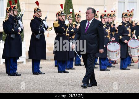 ©Julien Mattia / Le Pictorium/MAXPPP - Julien Mattia / Le Pictorium - 8/11/2019 - Frankreich / Paris - le President Emmanuel Macron recevait au Palais de l'Elysee pour entretien le President de la Republique du Tadschikistan, Mr Emomali RAHMON, le 08 Novembre 2019. / 8/11/2019 - Frankreich / Paris - Präsident Emmanuel Macron hat am 8. November 2019 den Präsidenten der Republik Tadschikistan, Herrn Emomali RAHMON, zu Gesprächen im Elysee-Palast empfangen. Stockfoto