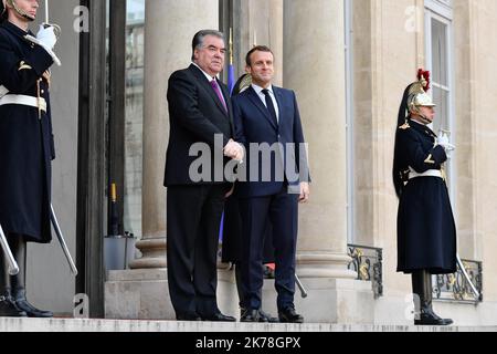 ©Julien Mattia / Le Pictorium/MAXPPP - Julien Mattia / Le Pictorium - 8/11/2019 - Frankreich / Paris - le President Emmanuel Macron recevait au Palais de l'Elysee pour entretien le President de la Republique du Tadschikistan, Mr Emomali RAHMON, le 08 Novembre 2019. / 8/11/2019 - Frankreich / Paris - Präsident Emmanuel Macron hat am 8. November 2019 den Präsidenten der Republik Tadschikistan, Herrn Emomali RAHMON, zu Gesprächen im Elysee-Palast empfangen. Stockfoto