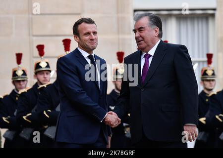 ©Julien Mattia / Le Pictorium/MAXPPP - Julien Mattia / Le Pictorium - 8/11/2019 - Frankreich / Paris - le President Emmanuel Macron recevait au Palais de l'Elysee pour entretien le President de la Republique du Tadschikistan, Mr Emomali RAHMON, le 08 Novembre 2019. / 8/11/2019 - Frankreich / Paris - Präsident Emmanuel Macron hat am 8. November 2019 den Präsidenten der Republik Tadschikistan, Herrn Emomali RAHMON, zu Gesprächen im Elysee-Palast empfangen. Stockfoto