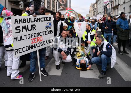 Greve et Manifestation des soignants contre les reformes, le manque de moyen et contre la course a la competitivite dans les hopitaux a Paris, le 14 Novembre 2019. / 2019 - Frankreich / Ile-de-France (Region) / Paris - Greve und Demonstration der Pflegekräfte gegen Reformen, fehlende Mittel und gegen den Wettlauf um Wettbewerbsfähigkeit in Krankenhäusern in Paris, 14. November 2019. Stockfoto