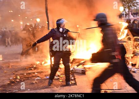 Julien Mattia / Le Pictorium - 12/5/2019 - Frankreich / Ile-de-France / Paris - Violents Incidents lors de la Manifestation pour protester contre le Plan de reforme des retraites du gouvernement en ce jour de greve des Transports et de certains autres domaines. (Gare de l'Est) / 12/5/2019 - Frankreich / Ile-de-France (Region) / Paris - gewalttätige Zwischenfälle während der Protestdemonstration gegen den Regierungsplan zur Rentenreform an diesem Tag des Verkehrsstreiks und einigen anderen Gebieten. (Ostbahnhof) Stockfoto