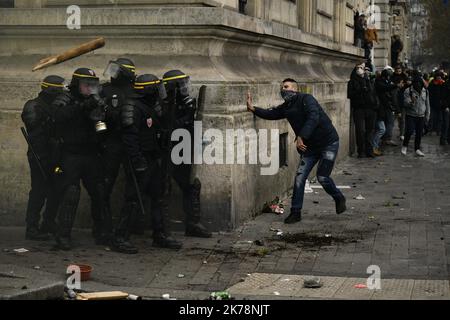 Julien Mattia / Le Pictorium - 12/5/2019 - Frankreich / Ile-de-France / Paris - Violents Incidents lors de la Manifestation pour protester contre le Plan de reforme des retraites du gouvernement en ce jour de greve des Transports et de certains autres domaines. (Gare de l'Est) / 12/5/2019 - Frankreich / Ile-de-France (Region) / Paris - gewalttätige Zwischenfälle während der Protestdemonstration gegen den Regierungsplan zur Rentenreform an diesem Tag des Verkehrsstreiks und einigen anderen Gebieten. (Ostbahnhof) Stockfoto