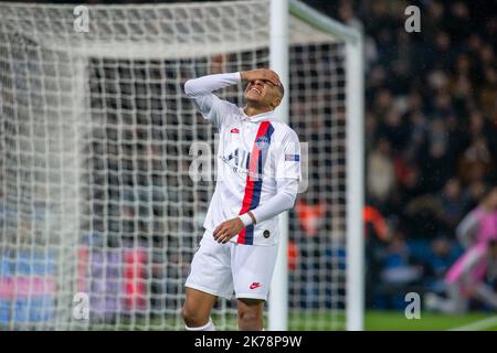 Kylian Mbappe von Paris Saint Germain reagiert auf dem Platz Stockfoto