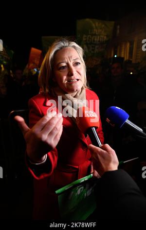 Leihmutterschaftsaktivisten versammelten sich im Senat in Paris gegen das Bioethik-Gesetz, das am 21. Januar 2020 untersucht wurde.©Julien Mattia / Le Pictorium/MAXPPP - Julien Mattia / Le Pictorium - 21/01/2020 - Frankreich / Ile-de-France / Paris - Ludovine de La Rochere, presidente de 'la manif pour tous' et Les militants anti-PMA / GPA pour toutes rassembles au Senat a Paris contre le projet de loi Bioethique examine le 21. Januar 2020. / 21/01/2020 - Frankreich / Ile-de-France (Region) / Paris - Ludovine de La Rochere, Präsident der "Demonstration für alle" und Anti-PMA / GPA Aktivisten für alle versammeln sich Stockfoto