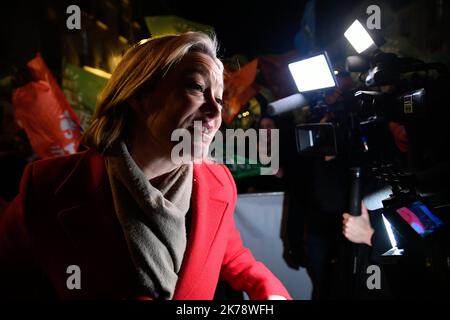 Leihmutterschaftsaktivisten versammelten sich im Senat in Paris gegen das Bioethik-Gesetz, das am 21. Januar 2020 untersucht wurde.©Julien Mattia / Le Pictorium/MAXPPP - Julien Mattia / Le Pictorium - 21/01/2020 - Frankreich / Ile-de-France / Paris - Ludovine de La Rochere, presidente de 'la manif pour tous' et Les militants anti-PMA / GPA pour toutes rassembles au Senat a Paris contre le projet de loi Bioethique examine le 21. Januar 2020. / 21/01/2020 - Frankreich / Ile-de-France (Region) / Paris - Ludovine de La Rochere, Präsident der "Demonstration für alle" und Anti-PMA / GPA Aktivisten für alle versammeln sich Stockfoto