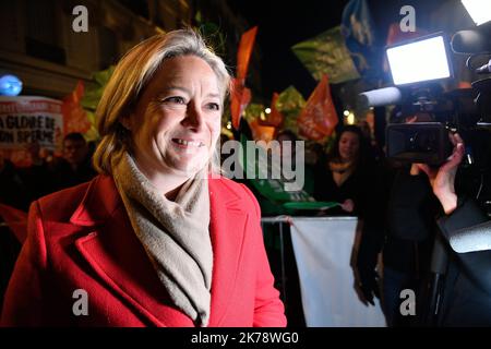 Leihmutterschaftsaktivisten versammelten sich im Senat in Paris gegen das Bioethik-Gesetz, das am 21. Januar 2020 untersucht wurde.©Julien Mattia / Le Pictorium/MAXPPP - Julien Mattia / Le Pictorium - 21/01/2020 - Frankreich / Ile-de-France / Paris - Ludovine de La Rochere, presidente de 'la manif pour tous' et Les militants anti-PMA / GPA pour toutes rassembles au Senat a Paris contre le projet de loi Bioethique examine le 21. Januar 2020. / 21/01/2020 - Frankreich / Ile-de-France (Region) / Paris - Ludovine de La Rochere, Präsident der "Demonstration für alle" und Anti-PMA / GPA Aktivisten für alle versammeln sich Stockfoto