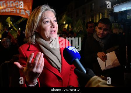 Leihmutterschaftsaktivisten versammelten sich im Senat in Paris gegen das Bioethik-Gesetz, das am 21. Januar 2020 untersucht wurde.©Julien Mattia / Le Pictorium/MAXPPP - Julien Mattia / Le Pictorium - 21/01/2020 - Frankreich / Ile-de-France / Paris - Ludovine de La Rochere, presidente de 'la manif pour tous' et Les militants anti-PMA / GPA pour toutes rassembles au Senat a Paris contre le projet de loi Bioethique examine le 21. Januar 2020. / 21/01/2020 - Frankreich / Ile-de-France (Region) / Paris - Ludovine de La Rochere, Präsident der "Demonstration für alle" und Anti-PMA / GPA Aktivisten für alle versammeln sich Stockfoto