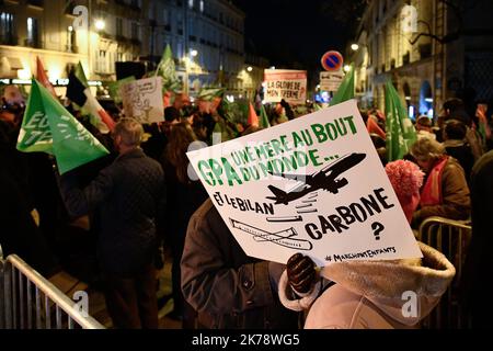 Leihmutterschaftsaktivisten aller versammelten sich im Senat in Paris gegen den am 21. Januar geprüften Bioethik-Gesetzentwurf, 2020.©Julien Mattia / Le Pictorium/MAXPPP - Julien Mattia / Le Pictorium - 21/01/2020 - Frankreich / Ile-de-France / Paris - Les militants anti-PMA / GPA pour toutes rammles au Senat a Paris contre le projet de loi Bioethique examine le 21 Janvier 2020. / 21/01/2020 - Frankreich / Ile-de-France (Region) / Paris - Anti-MAR- / Leihmutterschaftsaktivisten versammelten sich im Senat in Paris gegen das am 21. Januar 2020 untersuchte Bioethik-Gesetz. Stockfoto