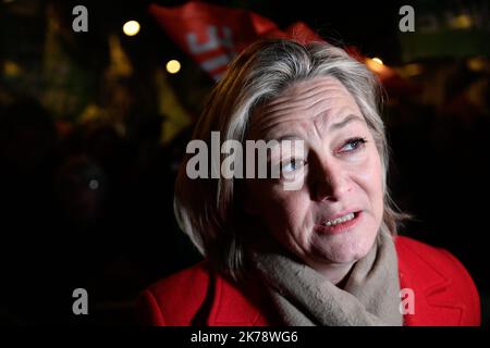 Leihmutterschaftsaktivisten versammelten sich im Senat in Paris gegen das Bioethik-Gesetz, das am 21. Januar 2020 untersucht wurde.©Julien Mattia / Le Pictorium/MAXPPP - Julien Mattia / Le Pictorium - 21/01/2020 - Frankreich / Ile-de-France / Paris - Ludovine de La Rochere, presidente de 'la manif pour tous' et Les militants anti-PMA / GPA pour toutes rassembles au Senat a Paris contre le projet de loi Bioethique examine le 21. Januar 2020. / 21/01/2020 - Frankreich / Ile-de-France (Region) / Paris - Ludovine de La Rochere, Präsident der "Demonstration für alle" und Anti-PMA / GPA Aktivisten für alle versammeln sich Stockfoto