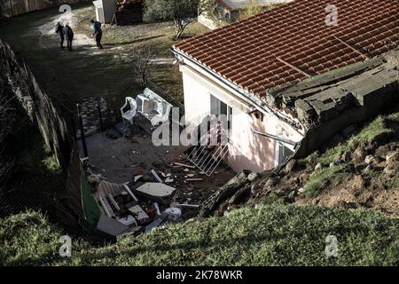 Erdrutsch in der Stadt Codalet, drei unbesetzte Häuser für unmittelbare Gefahr. Stockfoto