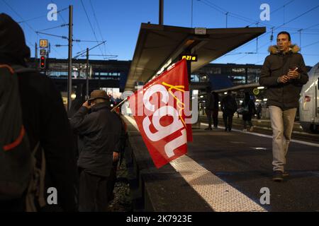 Demonstration gegen die Verwendung des Artikels 49 3 durch die Gouvernement, um den Ruhestand zu ändern. Frankreich, Den 02. März 2020. Stockfoto