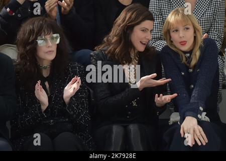 Isabelle Adjani, Anna Mouglalis, Angele Chanel defile MARCH 03 Runway during the Chanel as part of the Paris Fashion Week Womenswear Fal Winter 2020/2021 on March 03, 2020 in Paris, France. Stockfoto