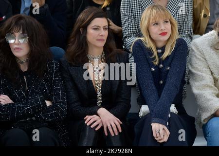 Isabelle Adjani, Anna Mouglalis, Angele Chanel defile MARCH 03 Runway during the Chanel as part of the Paris Fashion Week Womenswear Fal Winter 2020/2021 on March 03, 2020 in Paris, France. Stockfoto