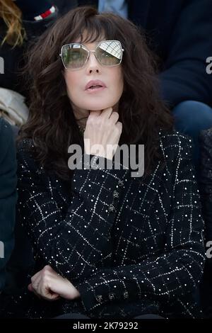 Isabelle Adjani Chanel defiliert DIE Start- und Landebahn DES 03. MÄRZ während der Chanel im Rahmen der Paris Fashion Week Womenswear Fal Winter 2020/2021 am 03. März 2020 in Paris, Frankreich. Stockfoto