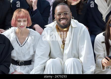 Im Rahmen der Paris Fashion Week Womenswear Fal Winter 2020/2021 am 03. März 2020 in Paris, Frankreich, defilieren Grace Vanderwaal und Kiddy Smile Chanel die Start- und Landebahn DES 03. MÄRZ während der Chanel. Stockfoto