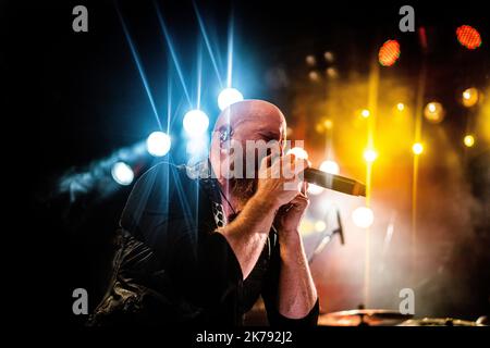 Malmoe, Schweden. 16. Oktober 2022. Die englische Heavy Metal Band Diamond Head spielt ein Live-Konzert im Kulturbolaget in Malmoe. Hier ist Sänger Rasmus Bom Andersen live auf der Bühne zu sehen. (Foto: Gonzales Photo/Alamy Live News Stockfoto